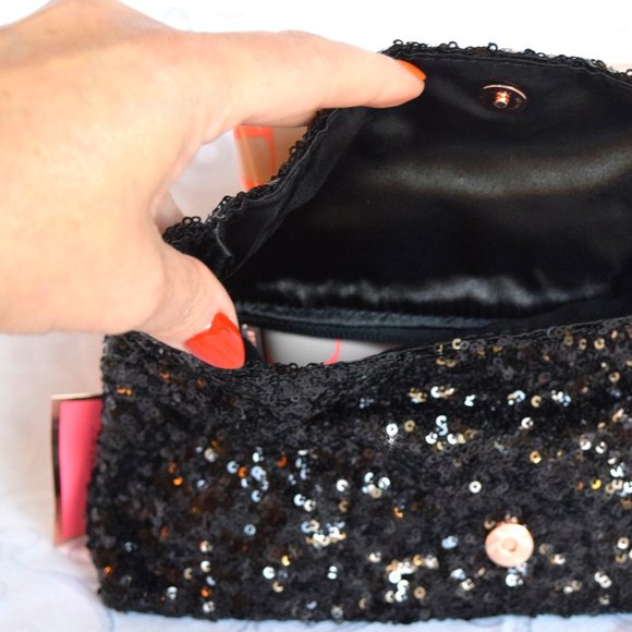 Victoria's Secret LOVE IS HEAVENLY Sequin Bag Purse Mist Lotion Wash GIFT SET - Picture 2 of 5